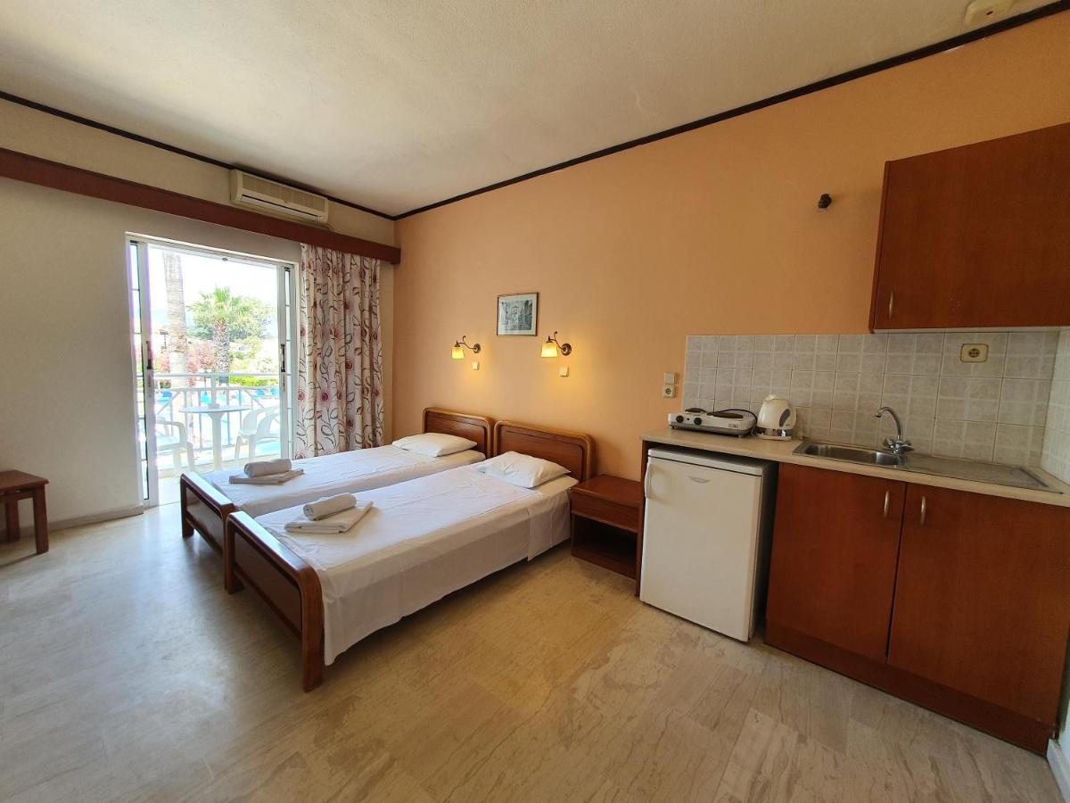 لاغاناس Vivian Hotel المظهر الخارجي الصورة
