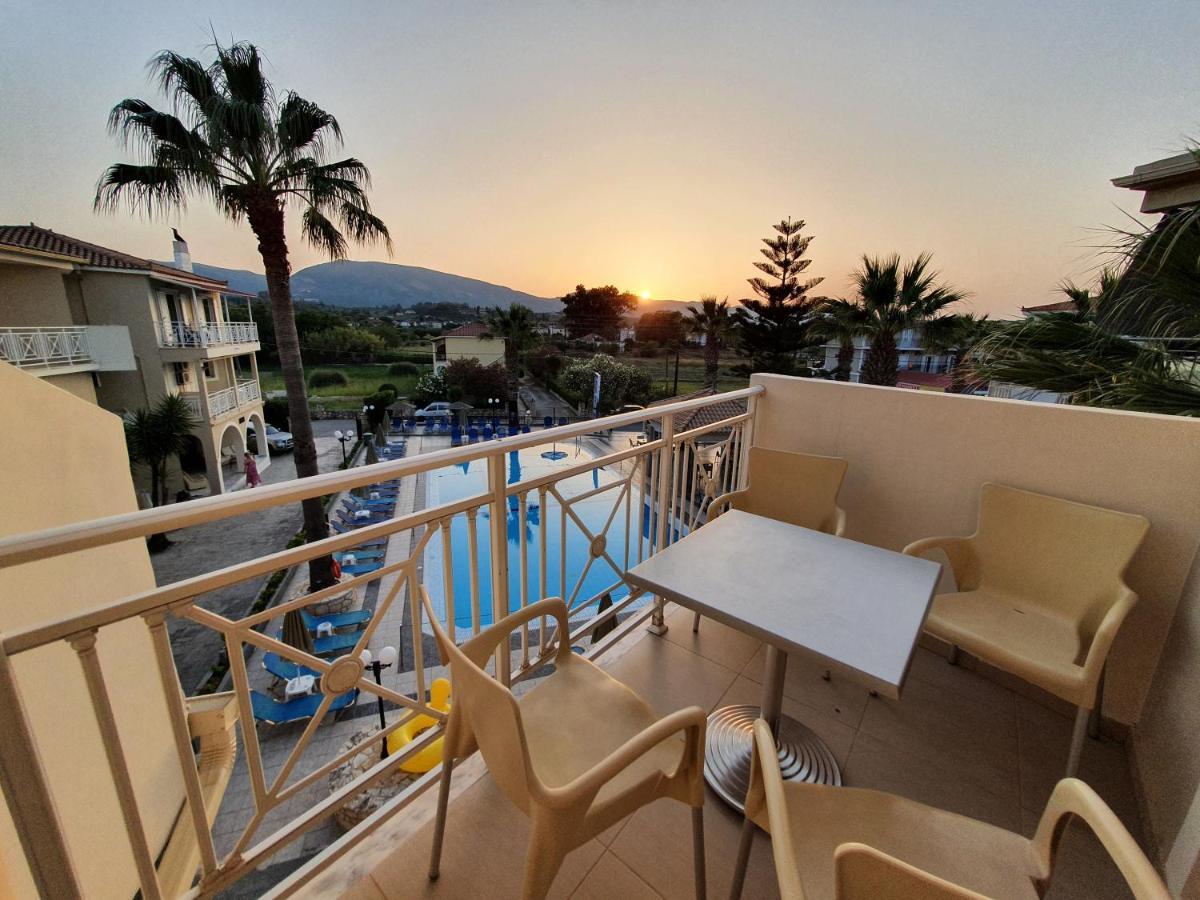 لاغاناس Vivian Hotel المظهر الخارجي الصورة