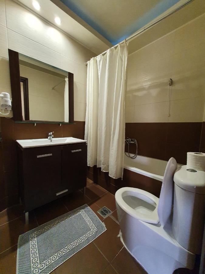 لاغاناس Vivian Hotel المظهر الخارجي الصورة