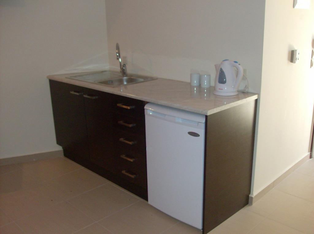 لاغاناس Vivian Hotel الغرفة الصورة