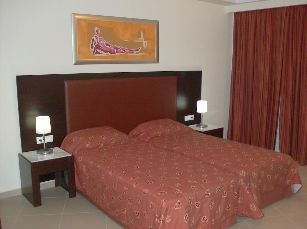 لاغاناس Vivian Hotel الغرفة الصورة