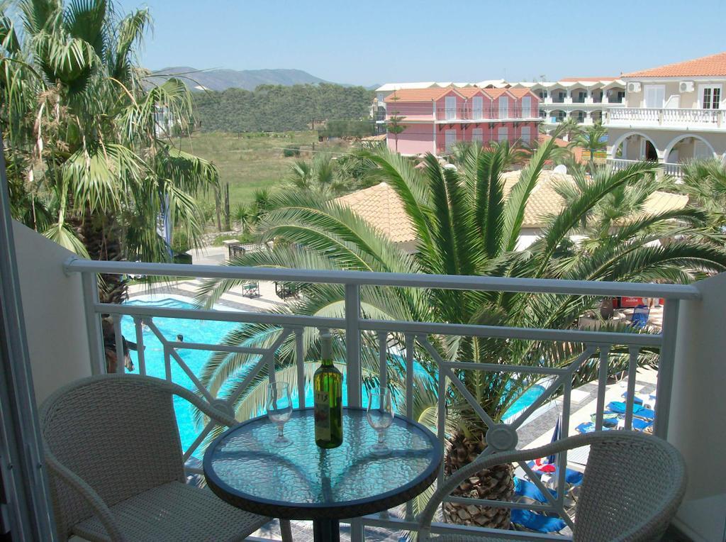 لاغاناس Vivian Hotel الغرفة الصورة